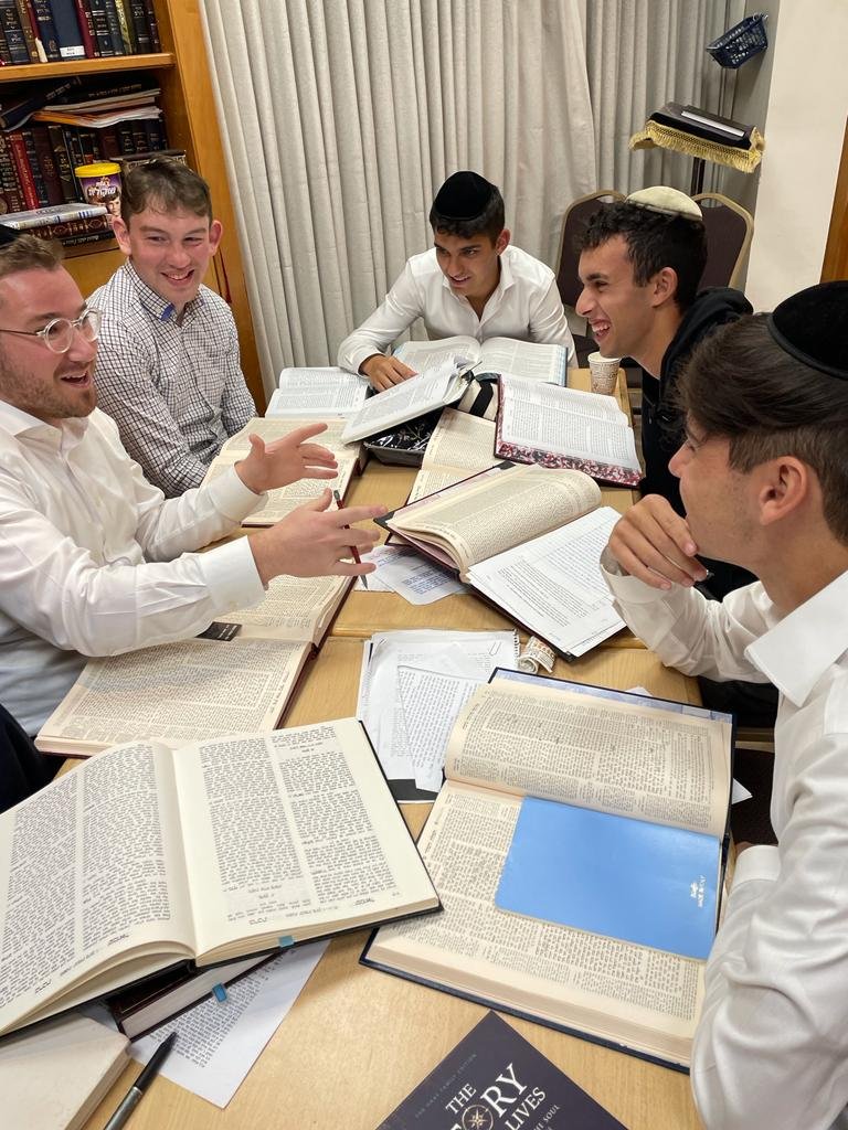 Dovid Amar, Ezra Friedman, Ikey Rozehzadeh and Doni Horowitz learning Gemara with their av bayis